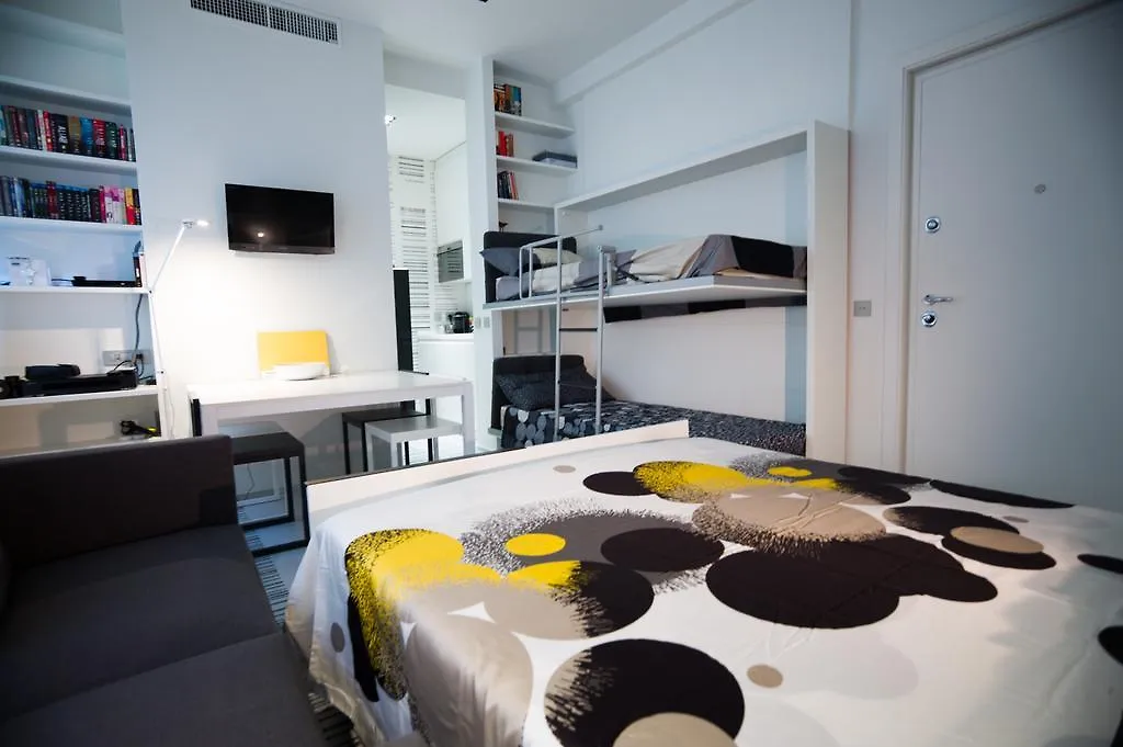 Stylish Mini In The Heart Of Milano Apartment