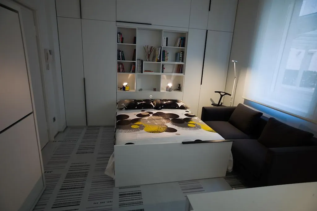 Appartement Stylish Mini In The Heart Of Milano  Milan